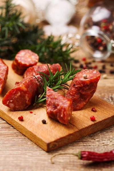 Delicious Smoked Sausage Sliced Wooden Board Spices — Stock Photo, Image