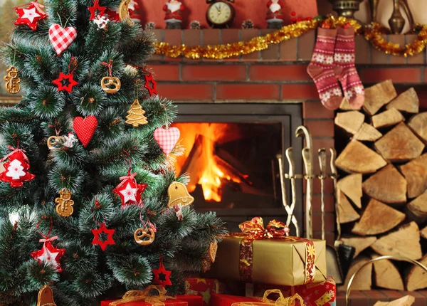 Christmas Presents Christmas Tree Background Roaring Fireplace — Stock Photo, Image