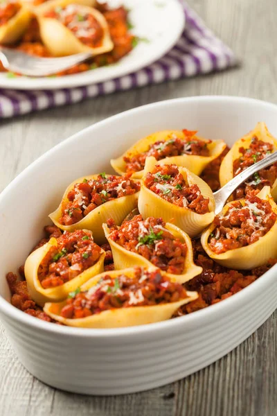 Pastas Italianas Conchiglioni Rigati Rellenas Tomates Secos Carne Espolvoreado Con — Foto de Stock