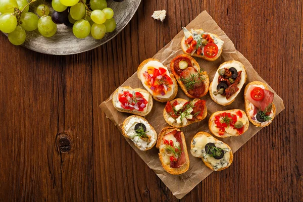 Crostini Different Toppings Wooden Background Delicious Appetizers Top View — Stock Photo, Image