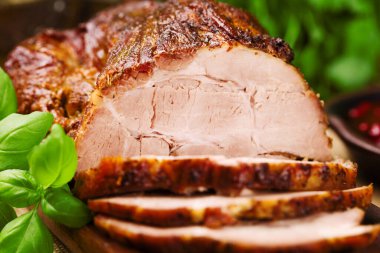 Biftek ve sebzeli domuz rostosu..