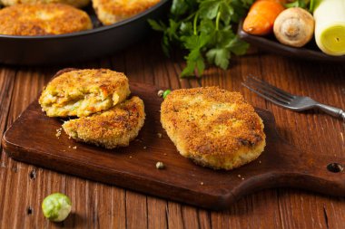 Lezzetli vejetaryen pirzolalar. Ön görünüm.