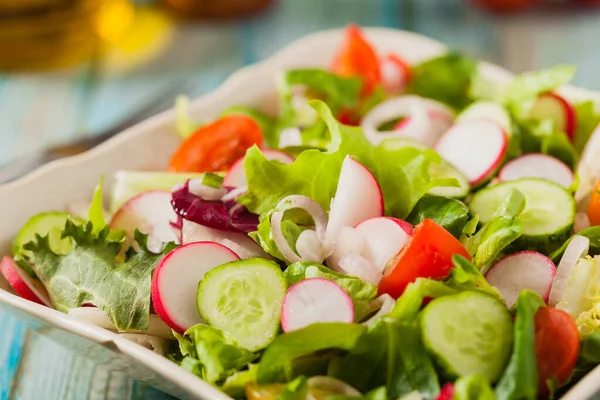 Salada Fresca Com Rabanete Pepino Tomates Cereja Coloridos Melhor Para — Fotografia de Stock
