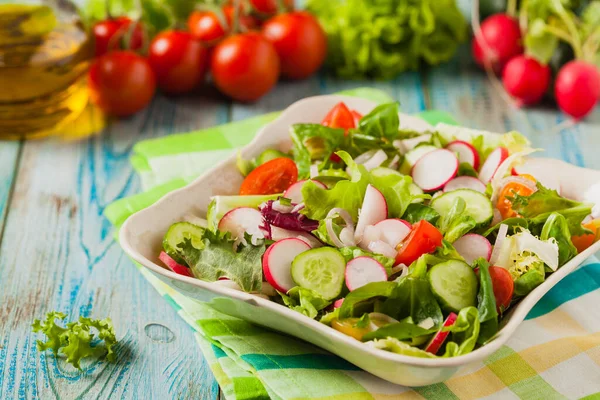 Salade Fraîche Avec Radis Concombre Tomates Cerises Colorées Idéal Pour — Photo