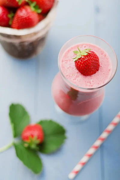 Délicieux Smoothie Aux Fraises Lait Préparé Avec Des Fraises Fraîches — Photo