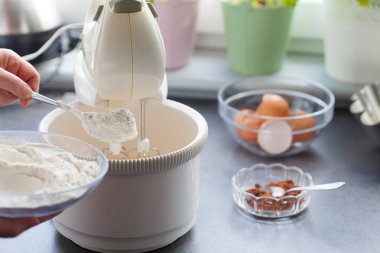 Pasta yapıyorum. Sonraki aşamalar, sonraki aşamalar. Flou ekliyoruz..