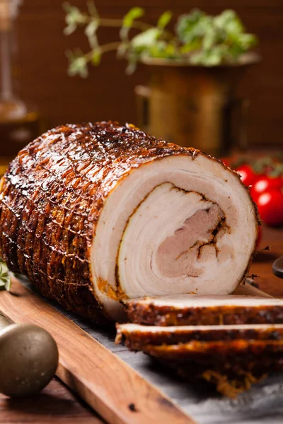 Gerollte Gebratene Schweinebäuche Frontansicht — Stockfoto