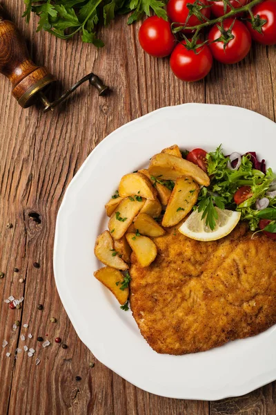 Chicken Schnitzel Served Roasted Potatoes Salad Top View Natural Wooden — Stock Photo, Image