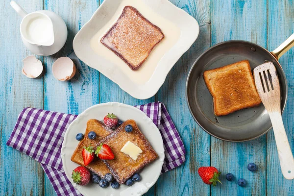 Toast Français Traditionnel Délicieux Sucré Aux Fruits Beurre Vue Dessus — Photo