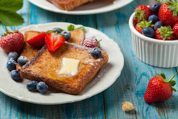 Torrada Francesa Tradicional Deliciosa Doce Com Frutas Manteiga — Fotografia de Stock