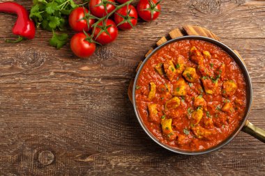 Geleneksel Hint ve Pakistan mutfağı. Tikka masala. Üst görünüm.