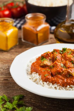 Geleneksel Hint ve Pakistan mutfağı. Tikka masala. Ön görünüm.