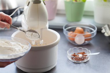 Pasta yapıyorum. Sonraki aşamalar, sonraki aşamalar. Flou ekliyoruz..