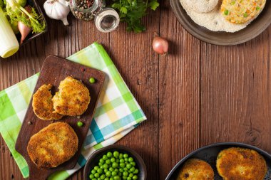 Lezzetli vejetaryen pirzolalar. Üst görünüm.