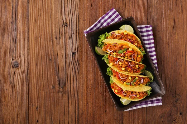 Weinig Taco Met Vlees Groenten Houten Plank — Stockfoto