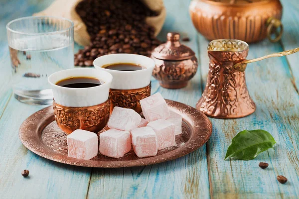 Traditionellt Bryggt Turkiskt Kaffe Specificerad Ursprungliga Behållarna Med Turkisk Glädje — Stockfoto