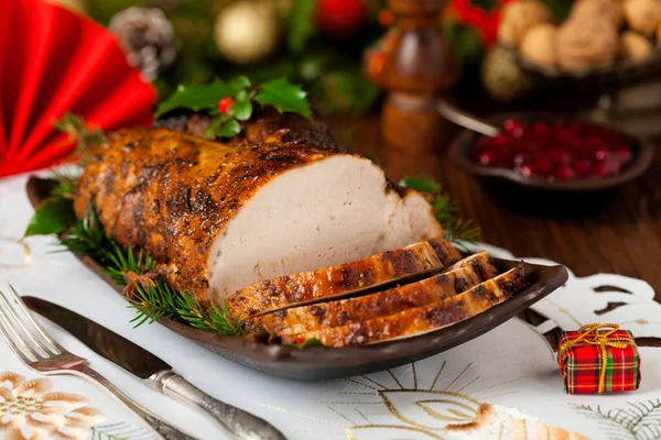 Schweinebraten Mit Weihnachtsdekoration Frontansicht — Stockfoto