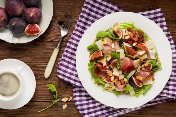 Salade Fraîche Aux Figues Prosciutto Parmesan Aux Amandes Grillées Vue — Photo