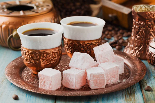 Traditionellt Bryggt Turkiskt Kaffe Specificerad Ursprungliga Behållarna Med Turkisk Glädje — Stockfoto