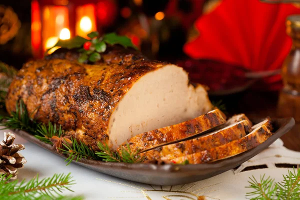 Schweinebraten Mit Weihnachtsdekoration Frontansicht — Stockfoto