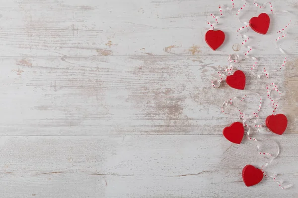 Valentijnsdag Witte Achtergrond Met Ballonnen Rode Harten — Stockfoto