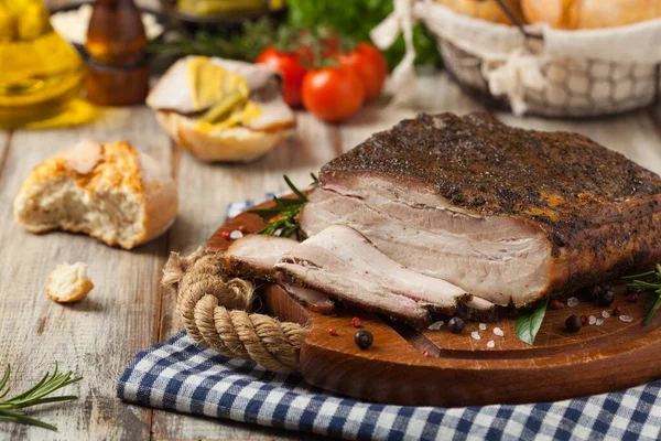 Gebackener Schweinespeck Frontansicht — Stockfoto