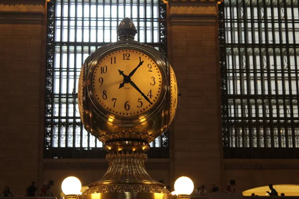 Годинники Центральному Вокзалі Манхеттен Нью Йорк — стокове фото
