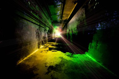 Işık kaynağı doğru giden tünel