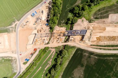 Yeni yol inşaatının hava manzarası