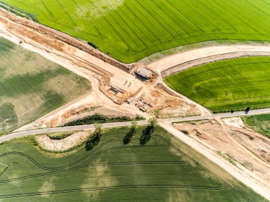 Yeni yol inşaatının hava manzarası