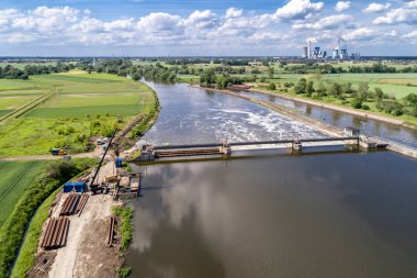 Baraj yapım aşamasında üzerinde havadan görünümü