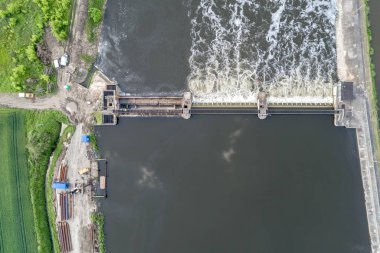 Baraj yapım aşamasında üzerinde havadan görünümü