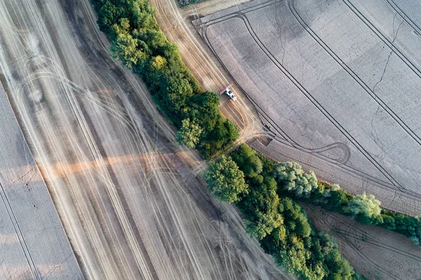 Luftaufnahme Der Erntemaschine Bei Der Arbeit Auf Dem Weizenfeld — Stockfoto