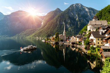 Eski tarihi köyün Hallstatt Avusturya yukarıda güzel gün batımı