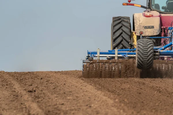 Vista Cercana Cosechadora Del Tractor Trabajando Campo — Foto de Stock