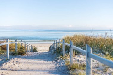 Pfad zum Strand bir der Ostsee