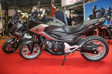 Belgrad, Sırbistan-Mart 27,2018: Honda Nc 750 X 06 Ddor Bg araba fuarında 