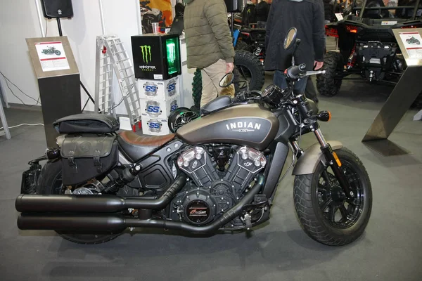 Belgrad, Sırbistan-Mart 27,2018: Hint Scout Bobber 100 Hp motosiklet Ddor Bg araba göster: 06 