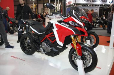 Belgrad, Sırbistan-Mart 27, 2018:Ducati Multistrada 1260 S Pikes Peak Ddor Bg araba 158 Hp göster: 06 