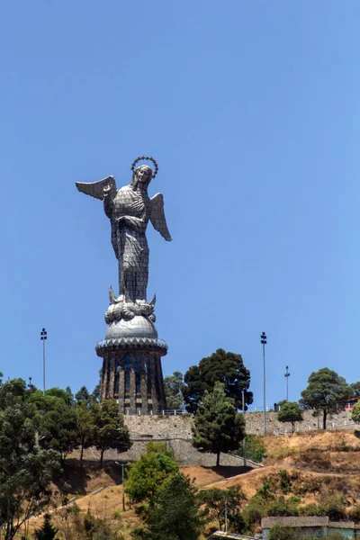 Virgen del Panecillo a történelmi központ Quito Ecuador — Stock Fotó
