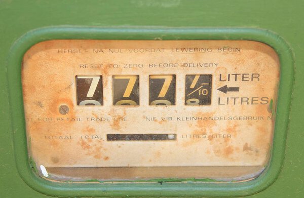 "Rustic Fuel Gage". Знаки и символы
 