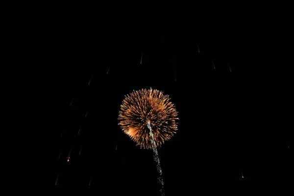 Tűzijáték Háttér Robbanás Szín Szépség Éjszakai Égbolt Mint Ünnepségek Kick — Stock Fotó