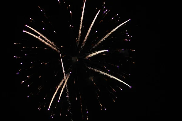 Sfondo Fuochi Artificio Esplosione Colore Bellezza Attraverso Cieli Notturni Mentre — Foto Stock