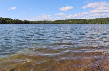 Gündüz vakti dalgalı göletin kapatılması 
