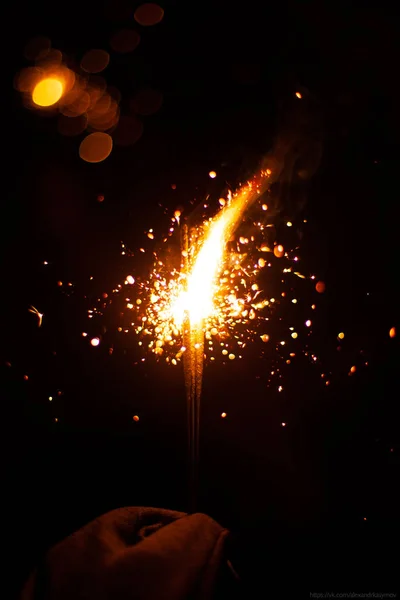 Partícula Fogo Faíscas Sparkler Foto Noite — Fotografia de Stock