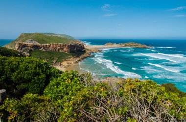 Robberg doğa rezerv yukarıdan harika plaj ve Hint Okyanusu dalgaları. Plettenberg bay yakınındaki Bahçe rota plajları. Robberg Yarımadası, Güney Afrika plaj. Vahşi güzel manzaralar