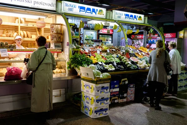 Dolac yeraltı pazarı Zagreb şehir merkezi. Hırvatistan turistik hedef. Avrupa