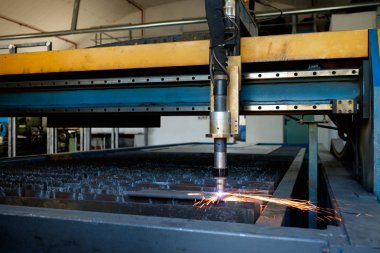 Plazma kesme makinesi, kalın metal kesim, metal kesme işlemi, marangozluk metal sanayi