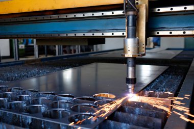 Plazma kesme makinesi, kalın metal kesim, metal kesme işlemi, marangozluk metal sanayi