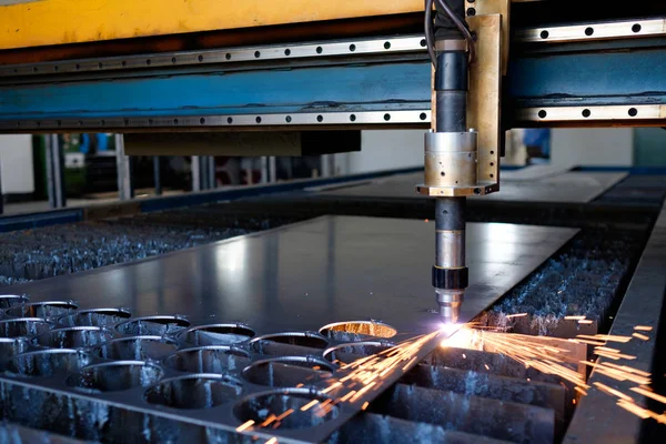 Plazma kesme makinesi, kalın metal kesim, metal kesme işlemi, marangozluk metal sanayi
